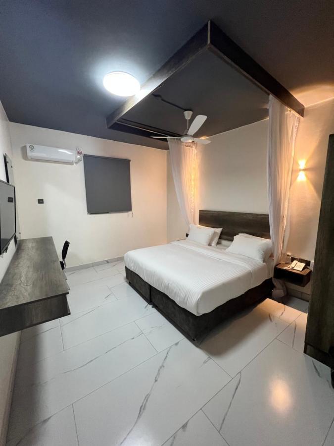 The Ivory Suites Mombasa Esterno foto