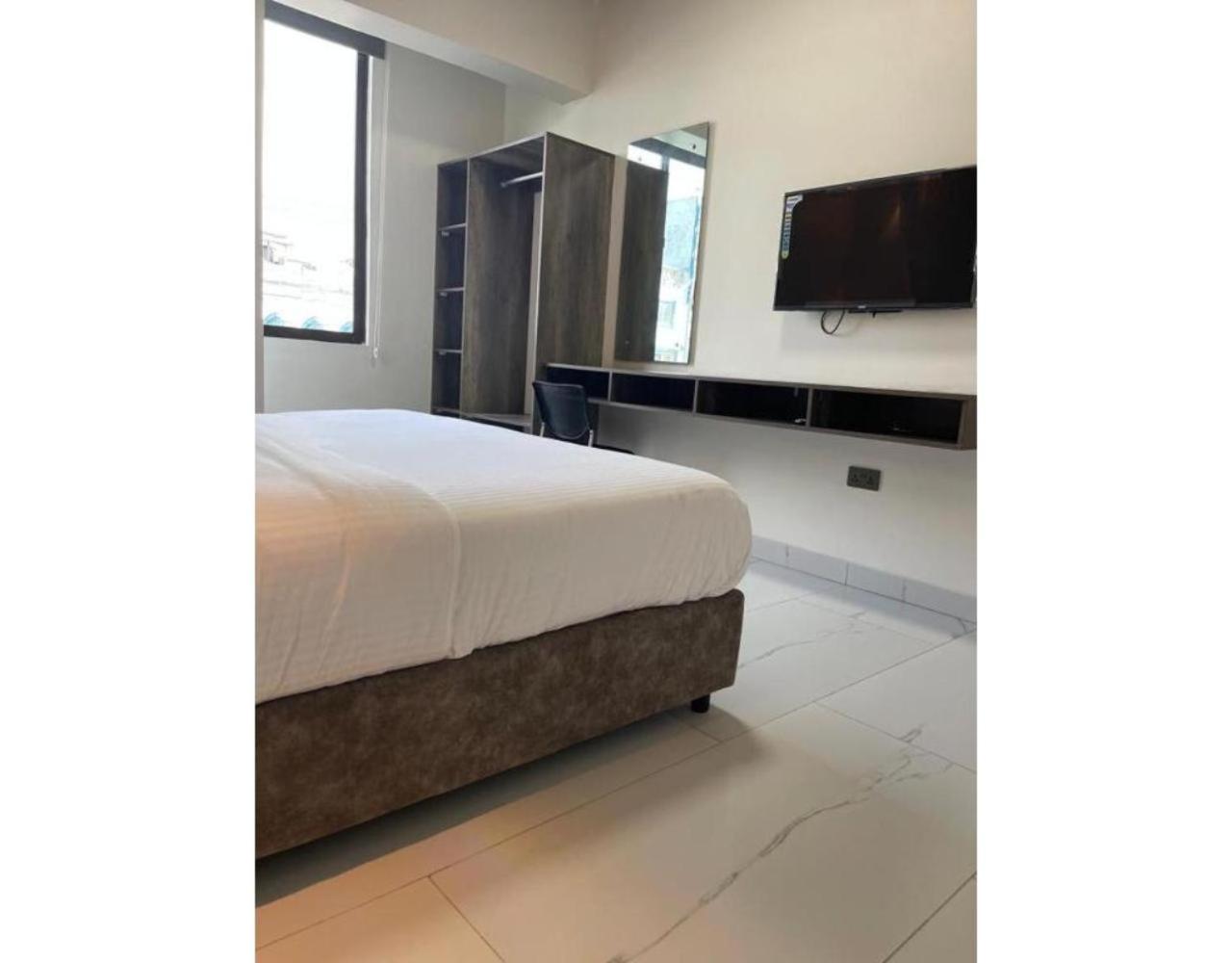 The Ivory Suites Mombasa Esterno foto